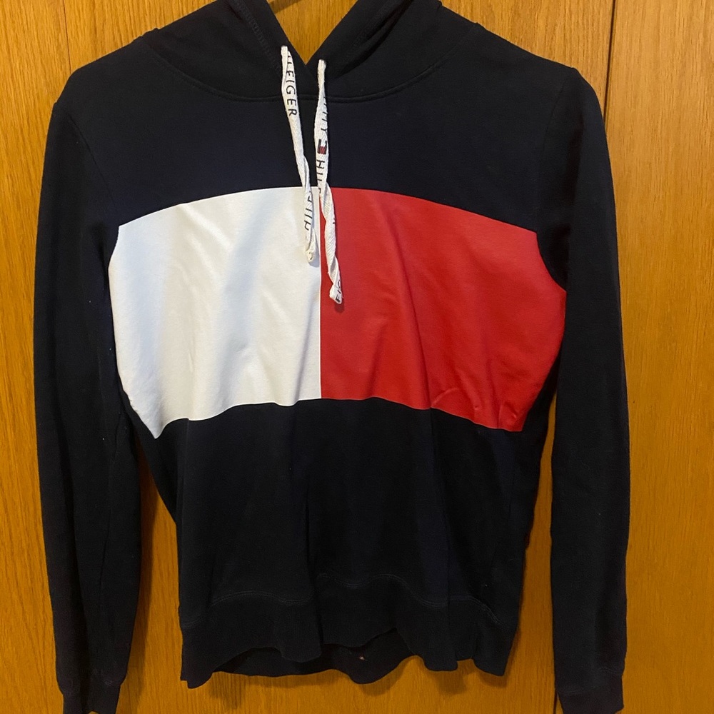 Navy Tommy Hilfiger sweatshirt